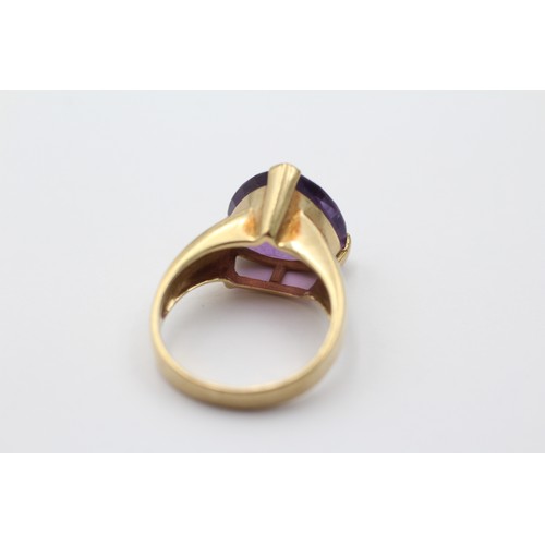 1120 - A 9ct gold trillion cut amethyst solitaire ring, size P½ - approx. gross weight 6.2 grams