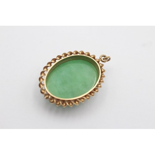 1140 - A 9ct gold jade pendant with twisted rope frame - approx. gross weight 4.4 grams