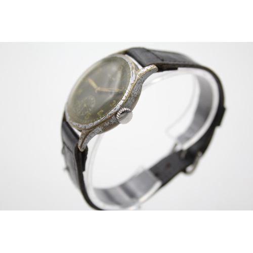 1233 - A WWII era Helios DH German Army issued mechanical wristwatch, caseback engraved 'D 40228 H'