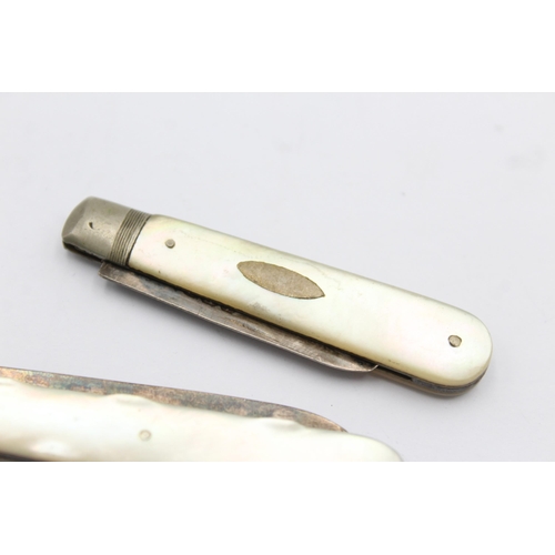 1306 - Three hallmarked sterling silver pocket knives, two with mother of pearl handles - approx. gross wei... 