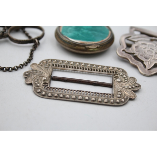 1308 - Six antique and vintage silver ladies vanity items to include scissors, compact etc. - approx. gross... 