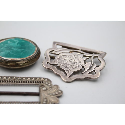 1308 - Six antique and vintage silver ladies vanity items to include scissors, compact etc. - approx. gross... 