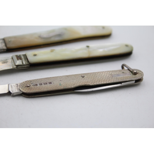 1317 - Three hallmarked sterling silver pocket knives, two with mother of pearl handles - approx. gross wei... 