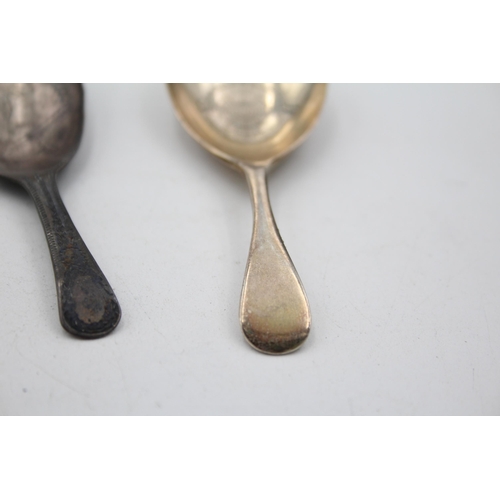 1319 - Three antique hallmarked sterling silver caddy spoons - approx. gross weight 36 grams