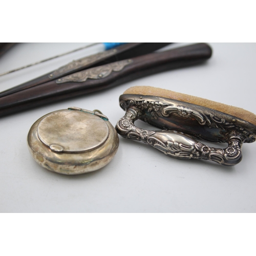 1323 - Six hallmarked sterling silver ladies vanity items to include button hook, compact etc. - approx. gr... 