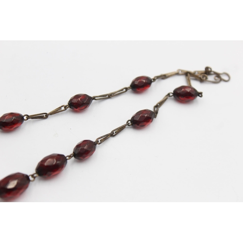 1172 - A graduated cherry bakelite necklace - approx. gross weight 20 grams and 44cm long