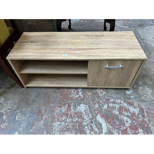 61 - A modern oak effect TV stand