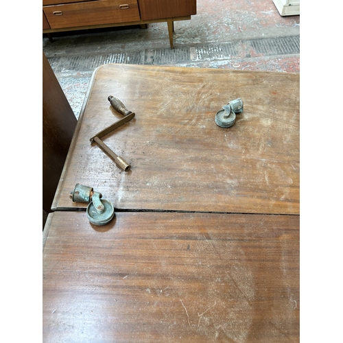 65 - A Victorian mahogany wind out dining table