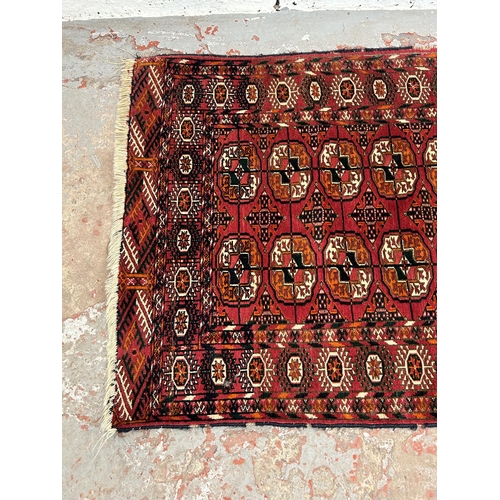 73 - A vintage Turkman Tekke rug - approx. 115cm x 84cm