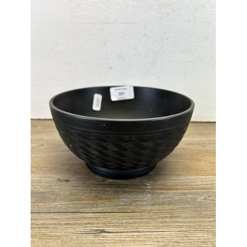 207 - A Wedgwood black basalt footed bowl - approx. 8.5cm high x 17cm diameter