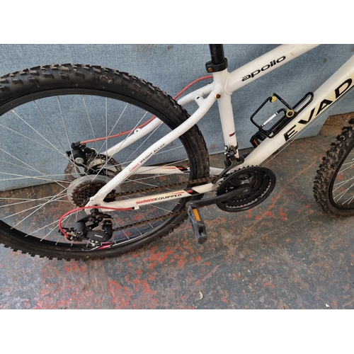 805 - An Apollo Evade mountain bike with 14