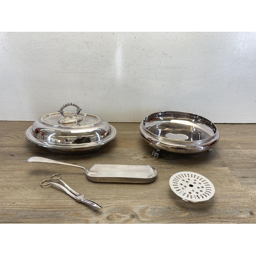 276 - A collection of silver plated ware to include F. C & Co. three piece tea set, circular tri footed bo... 