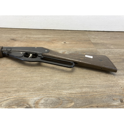 302 - A vintage Daisy Model 660 toy gun - approx. 77cm long