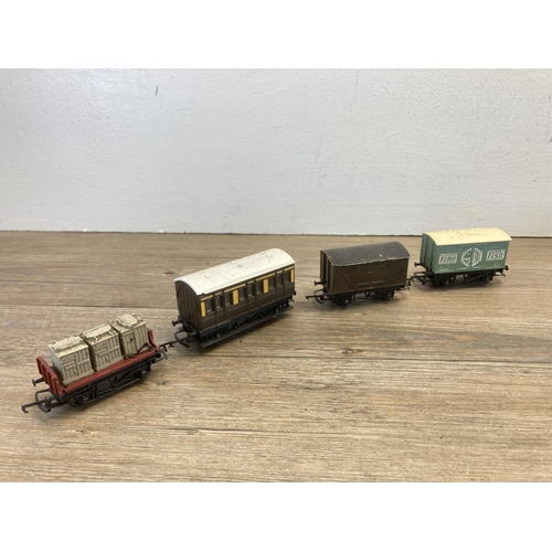 314 - A large collection of OO gauge model carriages and locomotives to include Hornby, Lima etc.