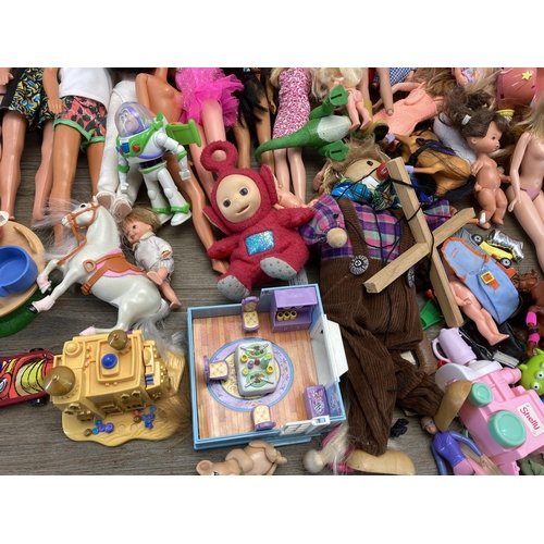 327 - A collection of soft toys and plastic dolls