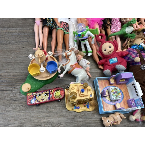 327 - A collection of soft toys and plastic dolls