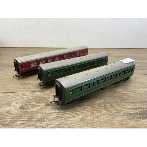 347 - Fifteen 'OO' gauge model railway carriages to include Hornby, Bachmann etc.