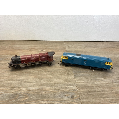 350 - A collection of Hornby and Lima 'OO' gauge model locomotives