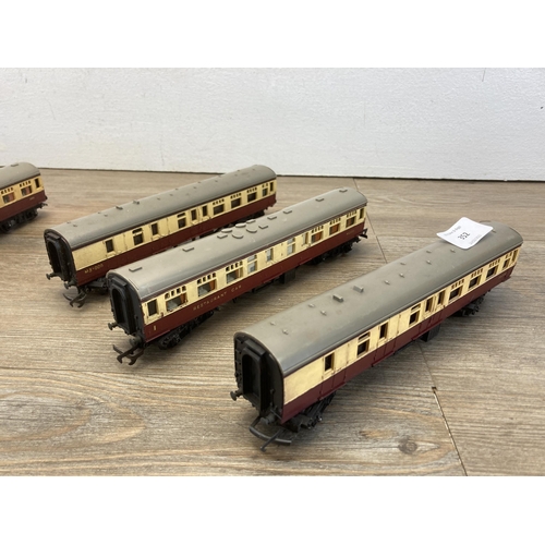 352 - Ten Hornby R28/220 'OO' gauge passenger coaches