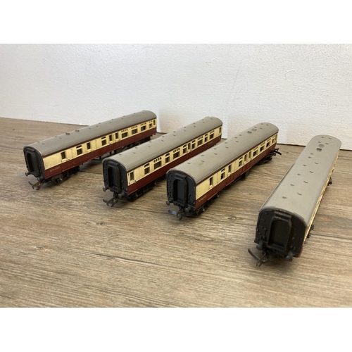 352 - Ten Hornby R28/220 'OO' gauge passenger coaches