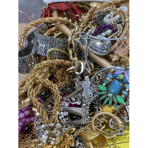 368 - A large quantity of costume jewellery