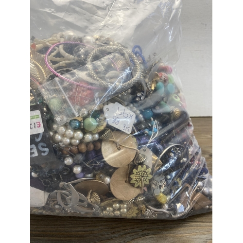 372 - Approx. 10kg of costume jewellery