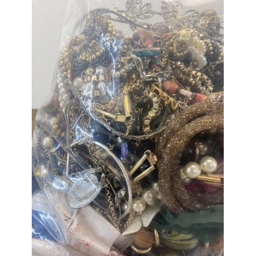 376 - Approx. 10kg of costume jewellery