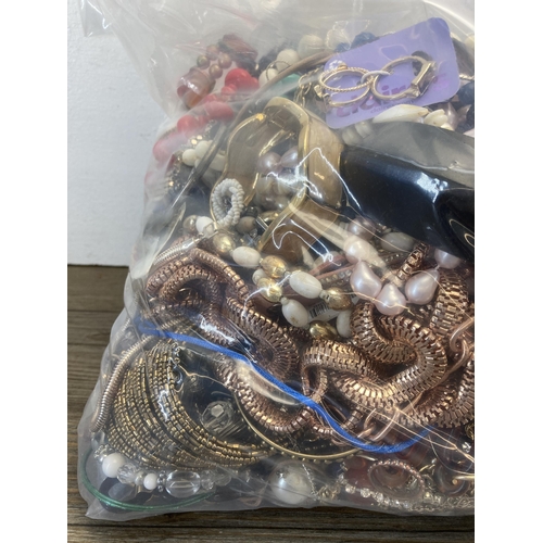 386 - Approx. 10kg of costume jewellery