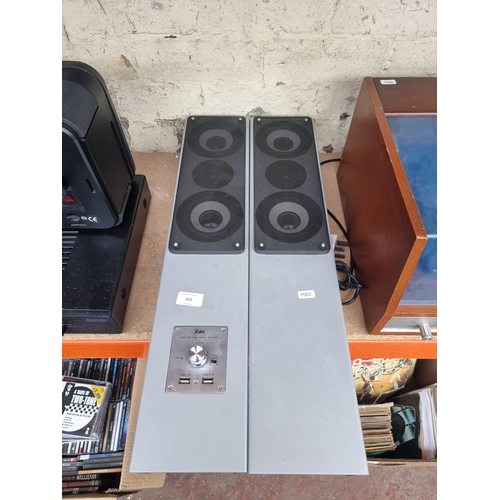 650 - A pair of Edis EA014 wall mountable active speakers