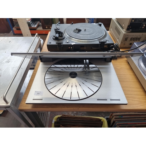 658 - A Bang & Olufsen Beogram 3300 two-speed tangential tracking turntable