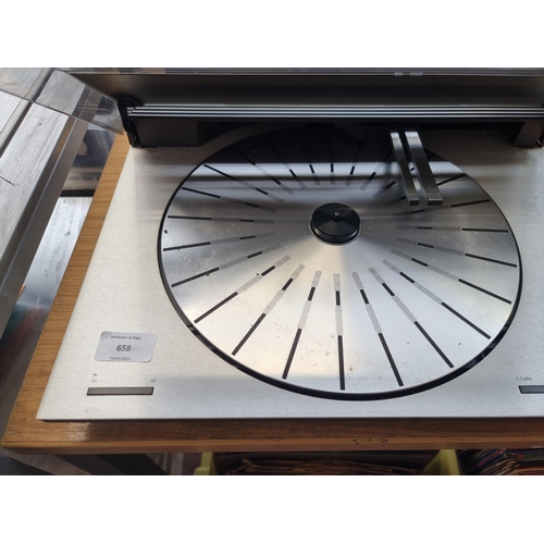 658 - A Bang & Olufsen Beogram 3300 two-speed tangential tracking turntable