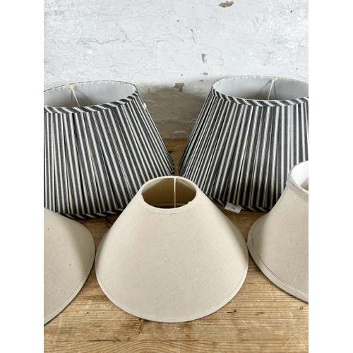 512 - Five modern lamp shades