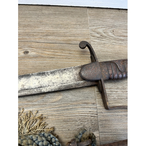 539 - A 1796 British Light Cavalry Officer's sabre - approx. 94cm long including handle