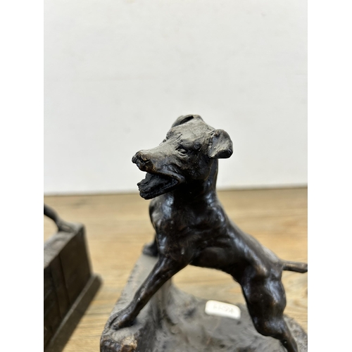 555 - A pair of bronze and marble barking dog bookends after Édouard Drouot - approx. 20cm high x 14cm wid... 