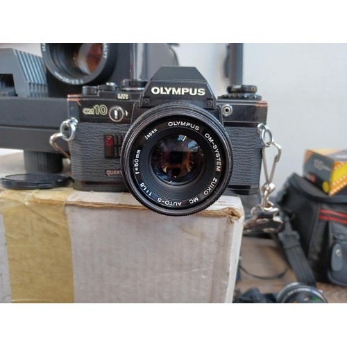 622 - A collection of cameras and accessories to include cased Olympus OM10 Quartz 35mm SLR camera fitted ... 