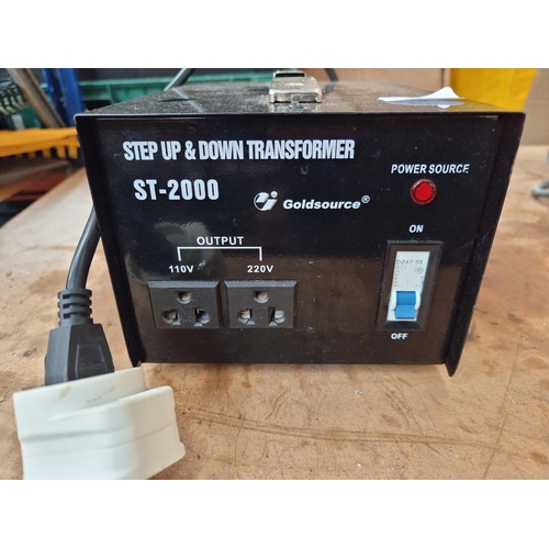 831 - A GoldSource ST-2000 step up and down transformer