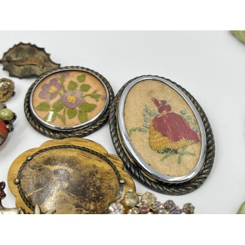 1201 - A collection of vintage costume jewellery to include Miracle brooch, cameo brooch etc.