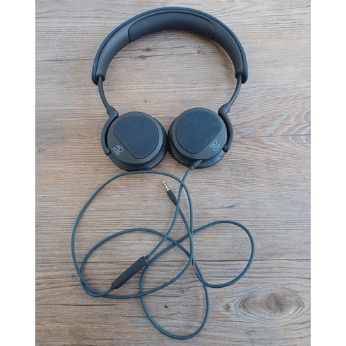 641 - A pair of Bang & Olufsen Beoplay headphones