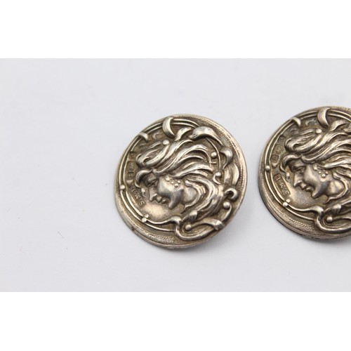 1304 - Three Art Nouveau Samuel M Levi hallmarked Birmingham silver buttons, dated 1902 - approx. gross wei... 