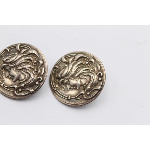 1304 - Three Art Nouveau Samuel M Levi hallmarked Birmingham silver buttons, dated 1902 - approx. gross wei... 