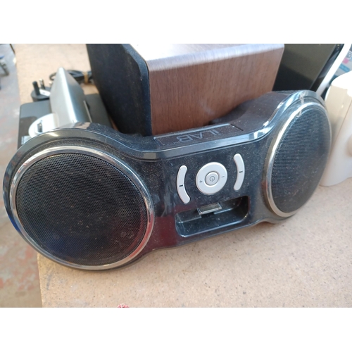 678 - A collection of docking speakers to include Altec Lansing, iWantit, cased Edifier etc.