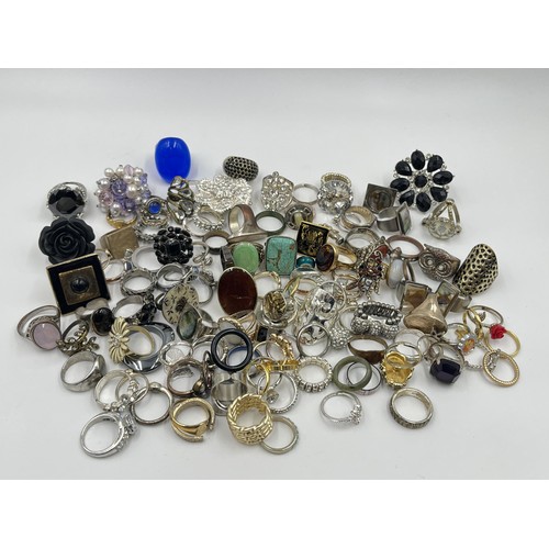 1217 - A collection of dress rings