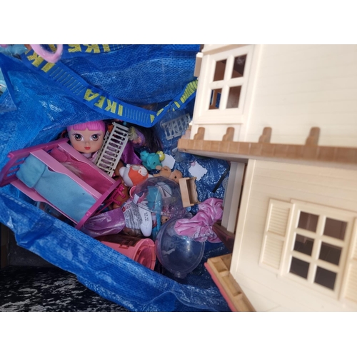 921 - Two bags and one box containing a large quantity of toys to include Mattel Barbie pink plastic car, ... 