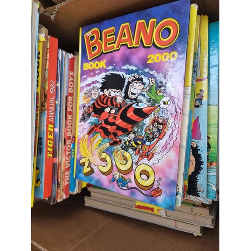 925 - A box containing a large quantity of vintage annuals to include Beano, The Dandy, Tiger etc.