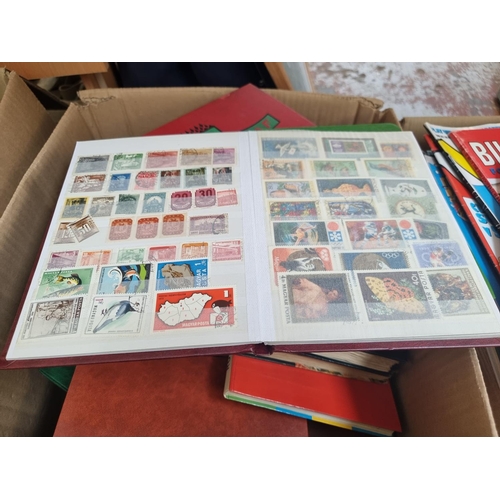 928 - A box containing a large quantity of worldwide stamps