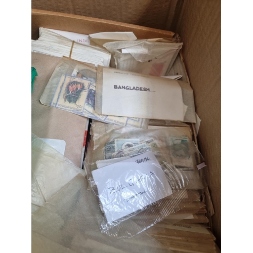 929 - A box containing a large quantity of worldwide stamps