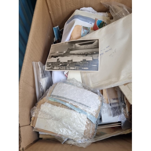 932 - A box containing a large quantity of worldwide stamps