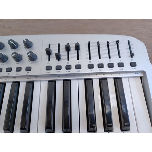 740 - An M-Audio Ozonic midi controller/FireWire audio interface