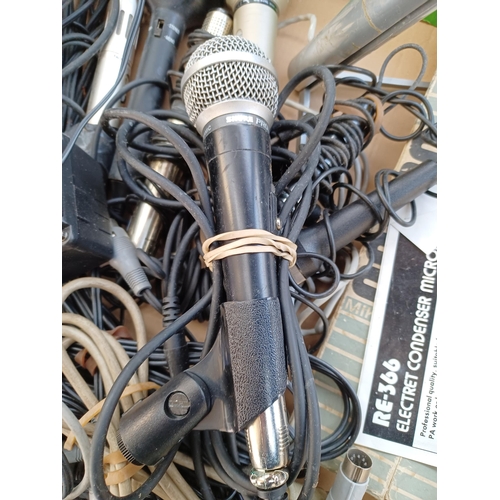 750 - A collection of microphones to include Bang & Olufsen Beomic 2000, Shure Prologue 14L etc.