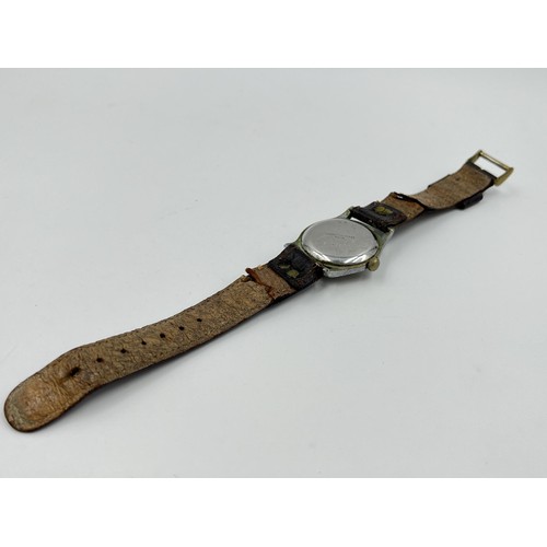 1271 - An early/mid 20th century Derrick mechanical 30mm men's wristwatch